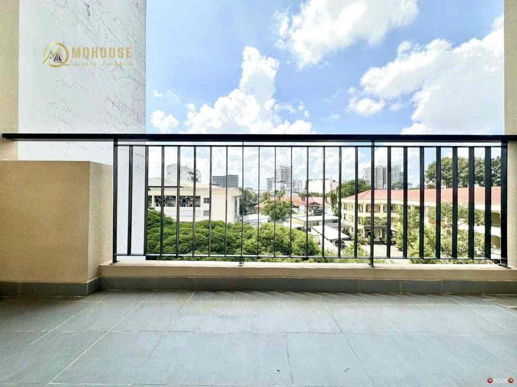 The new balcony studio apartment is 100% complete.
