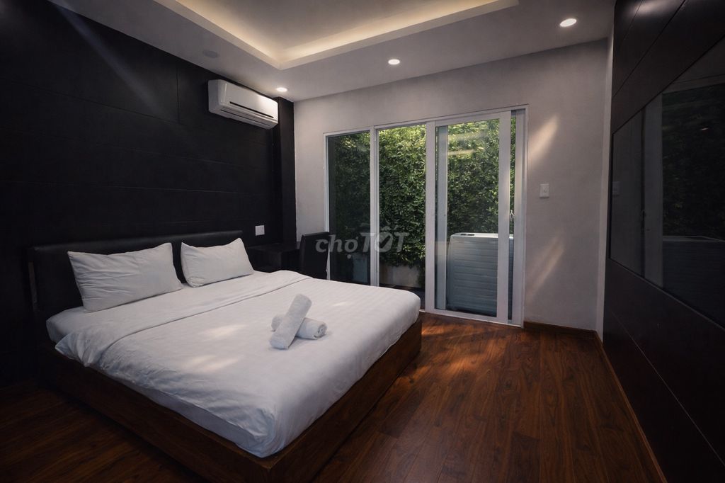 The Tzeun-1 Bedroom Justice Bridge has its own pool.