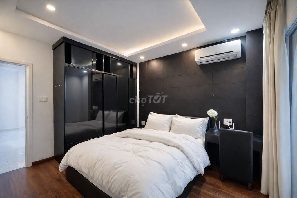 The Tzeun-1 Bedroom Justice Bridge has its own pool.