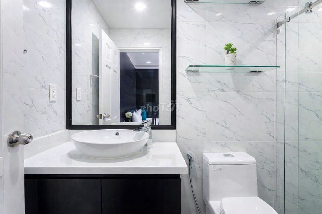 The Tzeun-1 Bedroom Justice Bridge has its own pool.