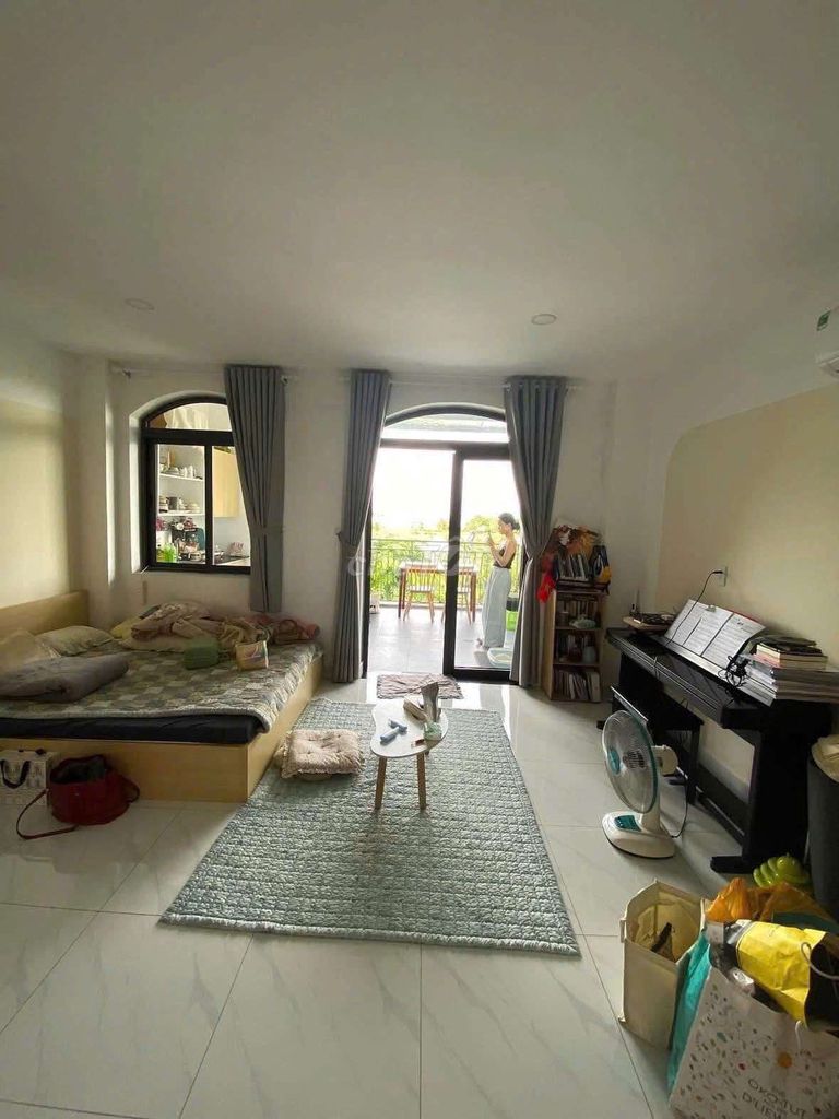 Rent the full-in-a-half balcony house near Arts Phan Huy Ích.