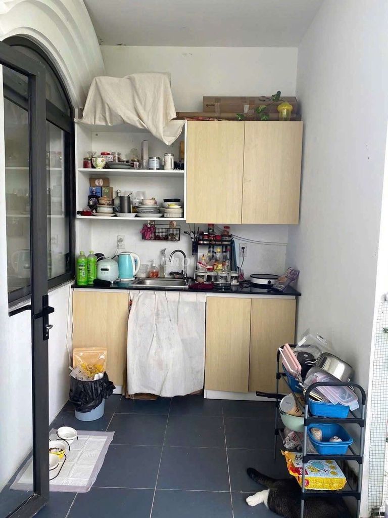 Rent the full-in-a-half balcony house near Arts Phan Huy Ích.