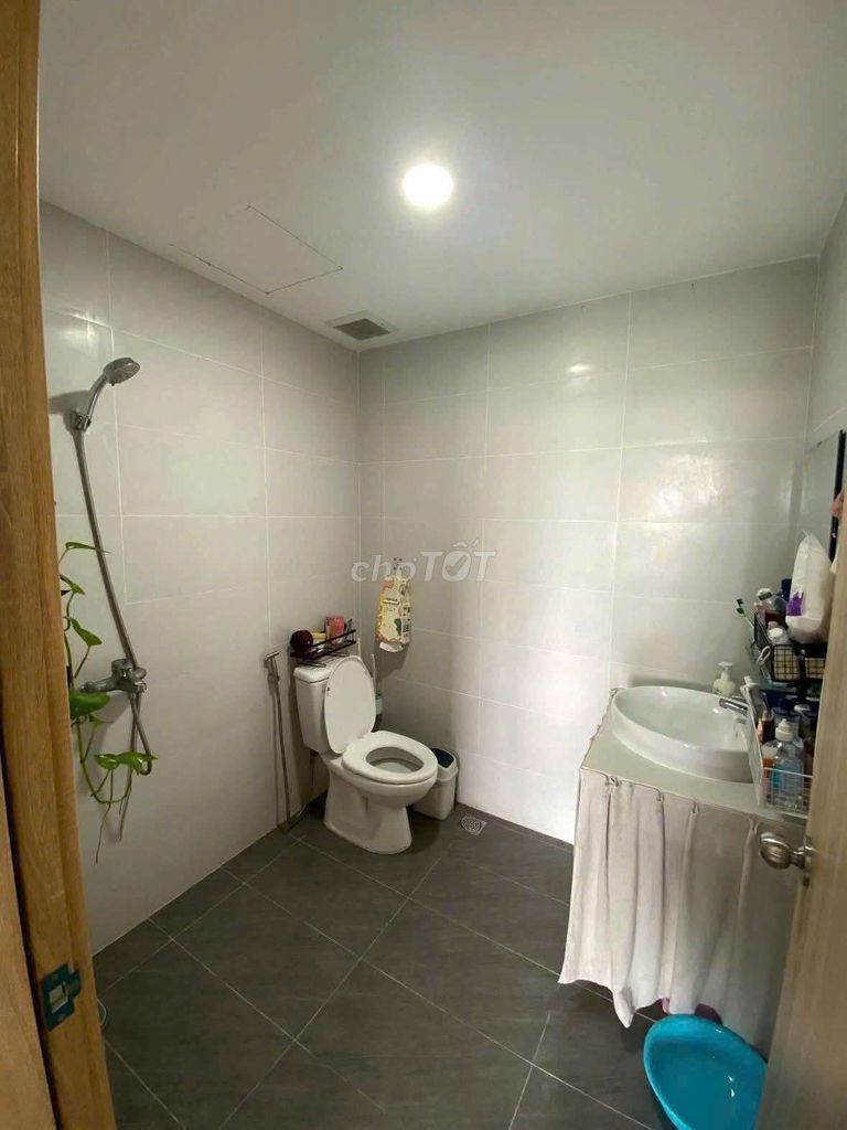 Rent the full-in-a-half balcony house near Arts Phan Huy Ích.