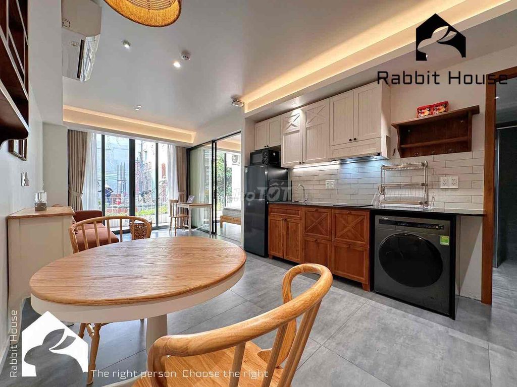 The apartment is a full bedroom with a big Hồ Hảo Hớn district 1 near the Institute.