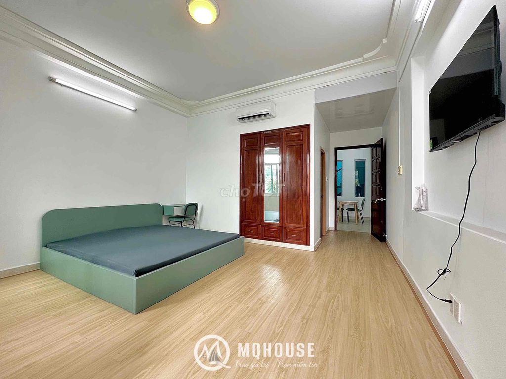 A full-in-the-art studio apartment and a super-spot suite 100% new at tsn airport.