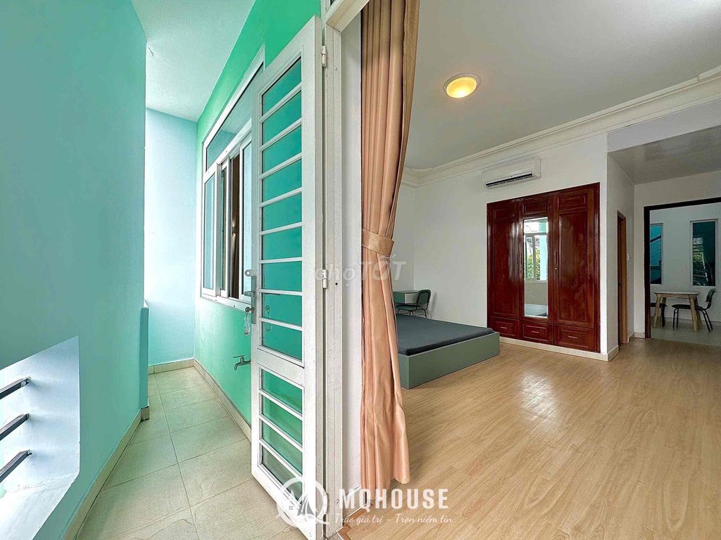 A full-in-the-art studio apartment and a super-spot suite 100% new at tsn airport.