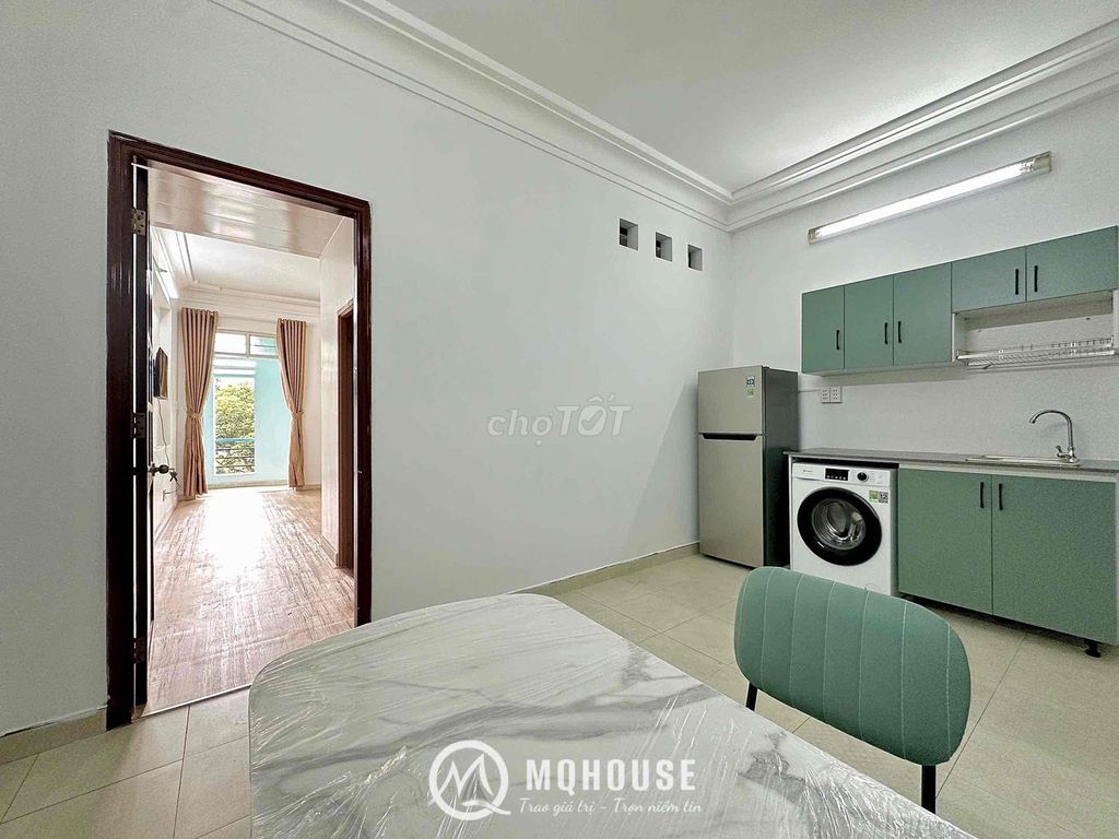 A full-in-the-art studio apartment and a super-spot suite 100% new at tsn airport.