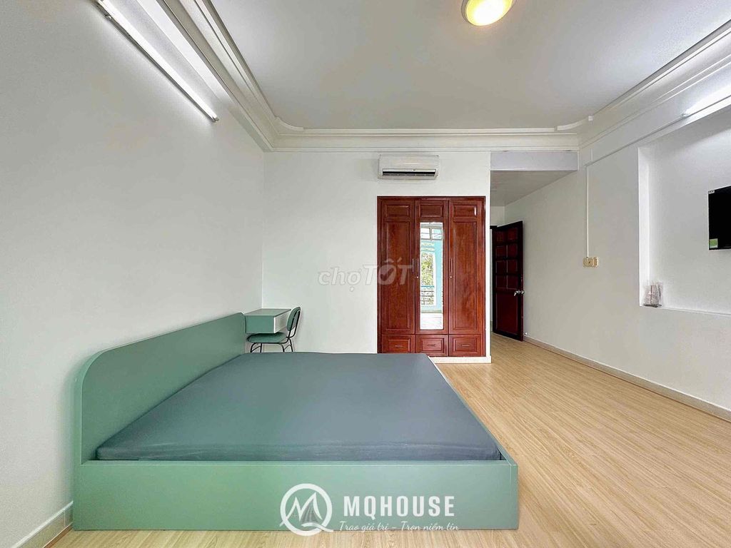 A full-in-the-art studio apartment and a super-spot suite 100% new at tsn airport.