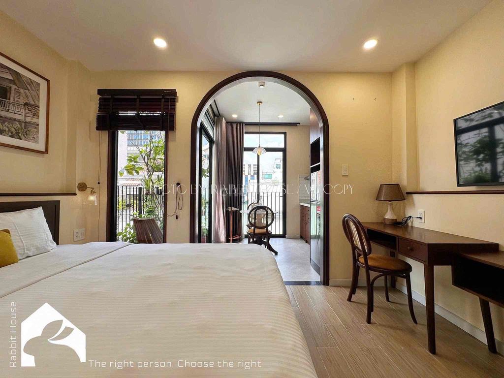 The apartment is a full bedroom with a big Hai Bà Trưng balconies.