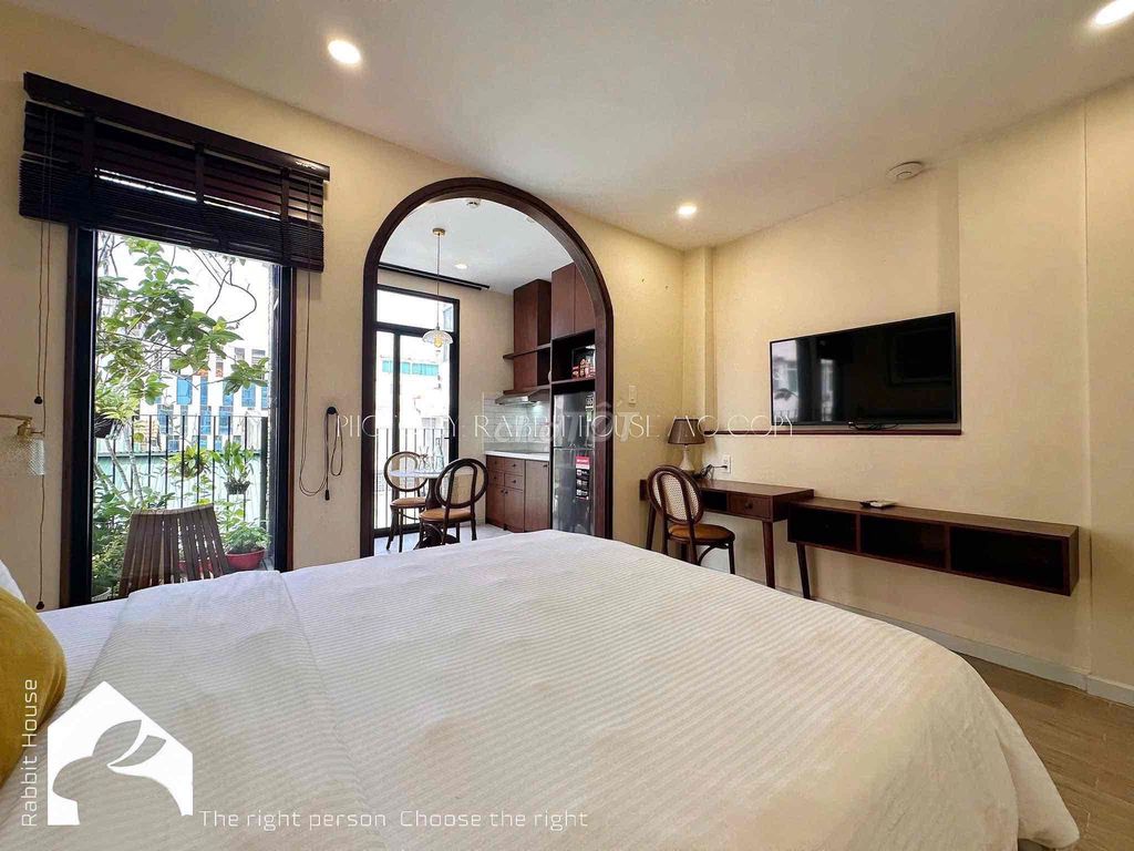 The apartment is a full bedroom with a big Hai Bà Trưng balconies.