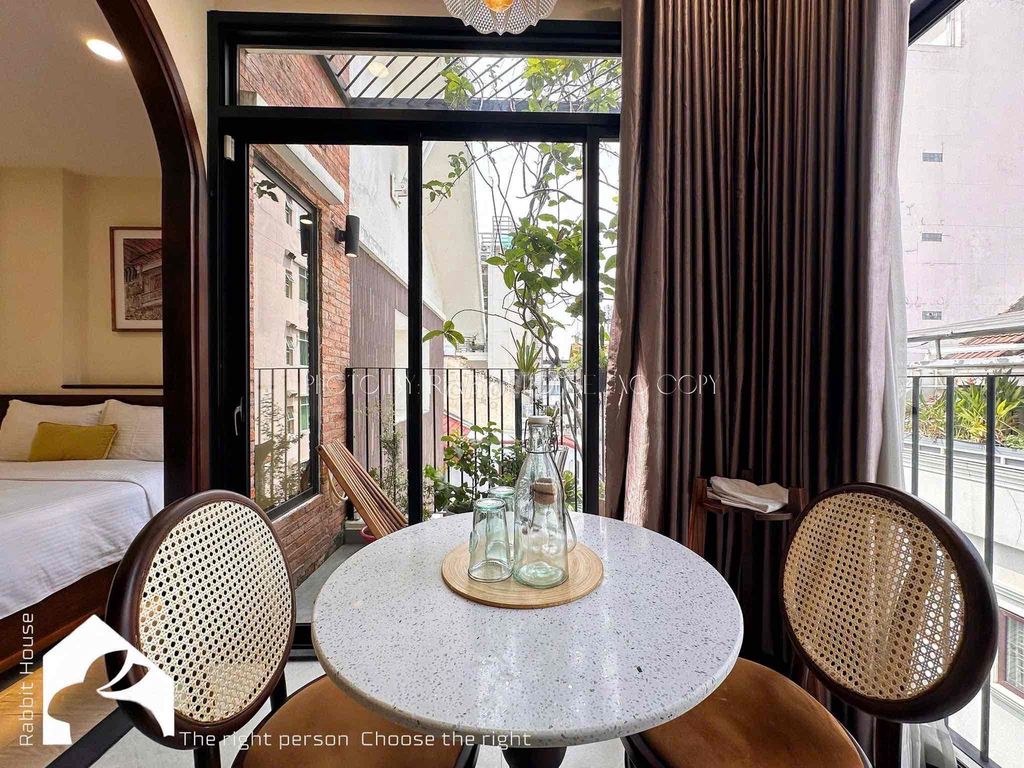 The apartment is a full bedroom with a big Hai Bà Trưng balconies.