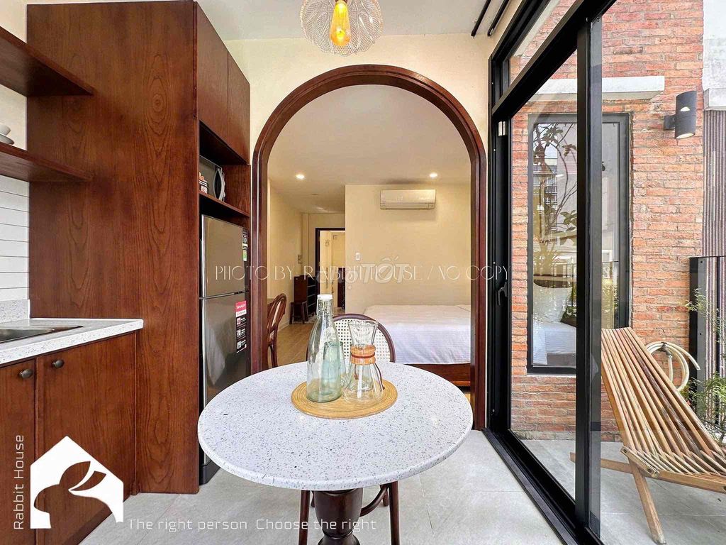 The apartment is a full bedroom with a big Hai Bà Trưng balconies.