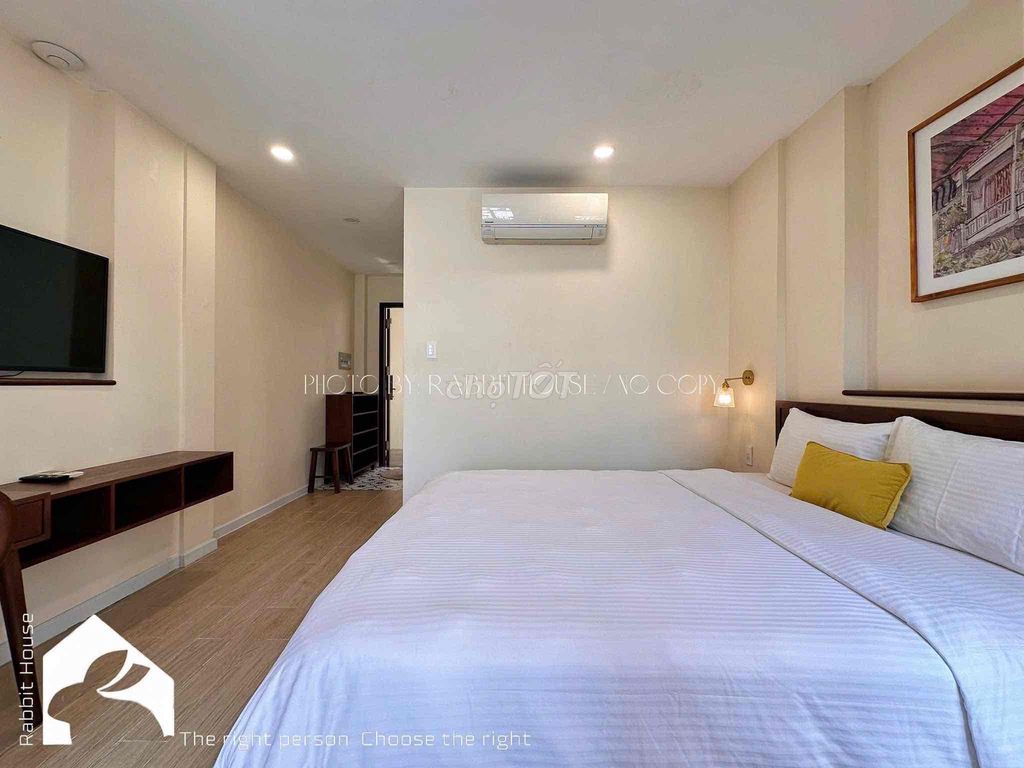 The apartment is a full bedroom with a big Hai Bà Trưng balconies.