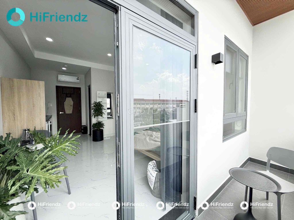 Rent the balcony studio Full interior machine wash on the metro line