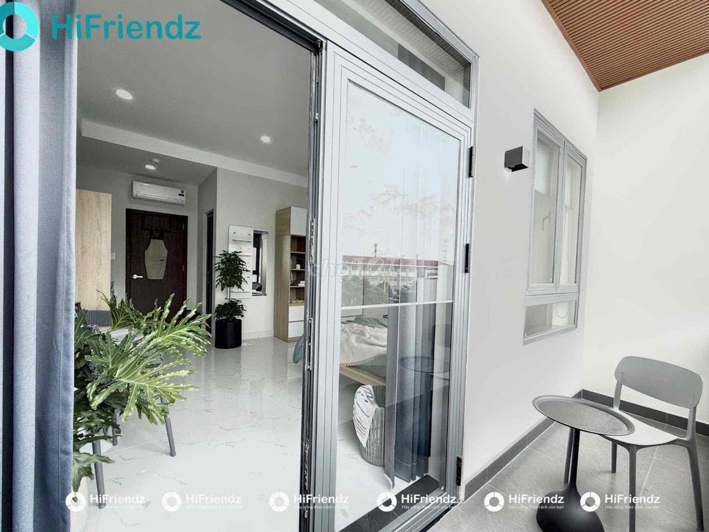Rent the balcony studio Full interior machine wash on the metro line