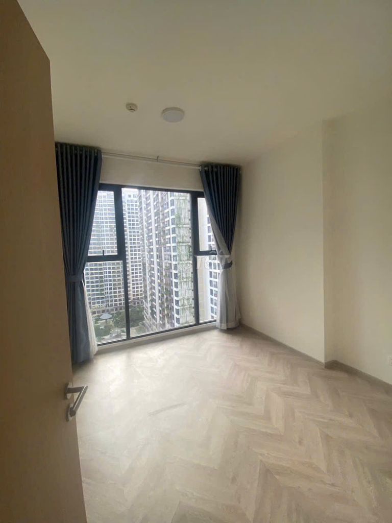 Two fancy bedrooms, bed-slippers, air conditioning, nice view -- cheap, for good rent.