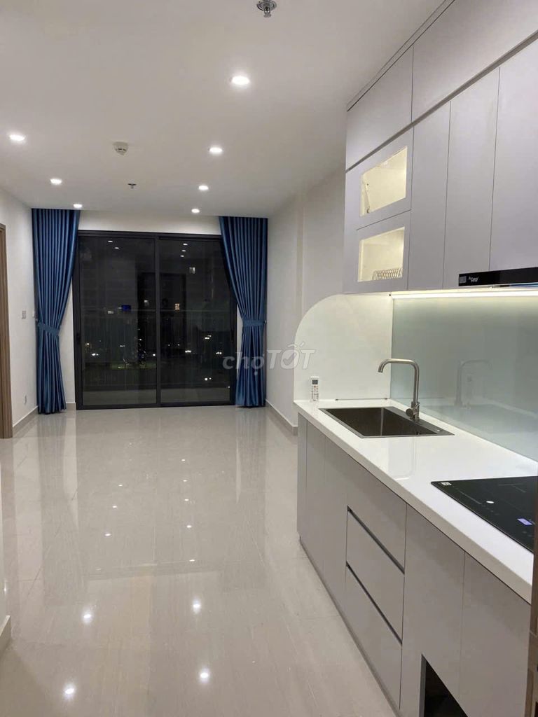 Two fancy bedrooms, bed-slippers, air conditioning, nice view -- cheap, for good rent.