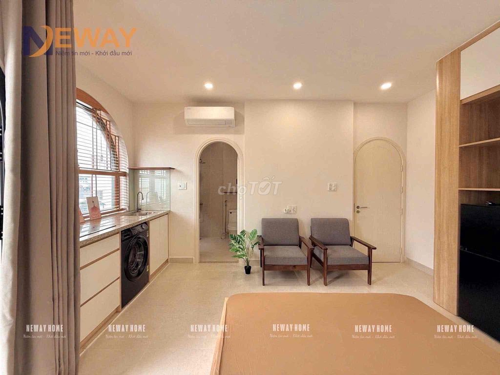 The super-high-end studio with a full Tên Lửa interior.