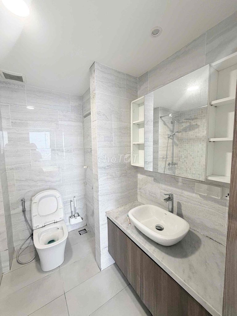 Rent an apartment called kingdom101-Queen. One bedroom, two bedroom, three room, good night.
