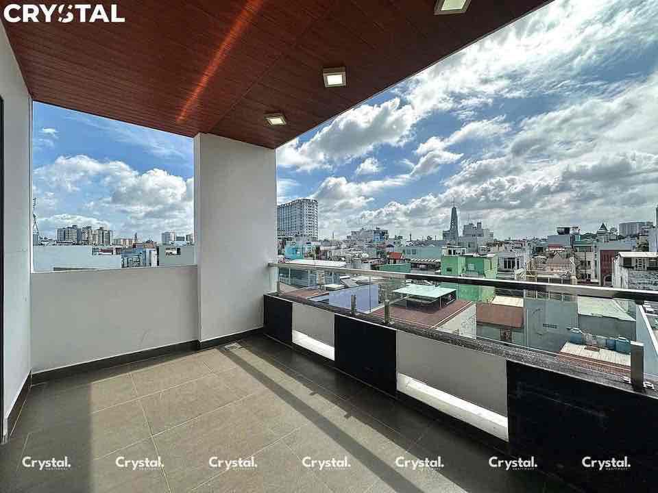 A large balcony bedroom - just Khuông Việt, near the shower.