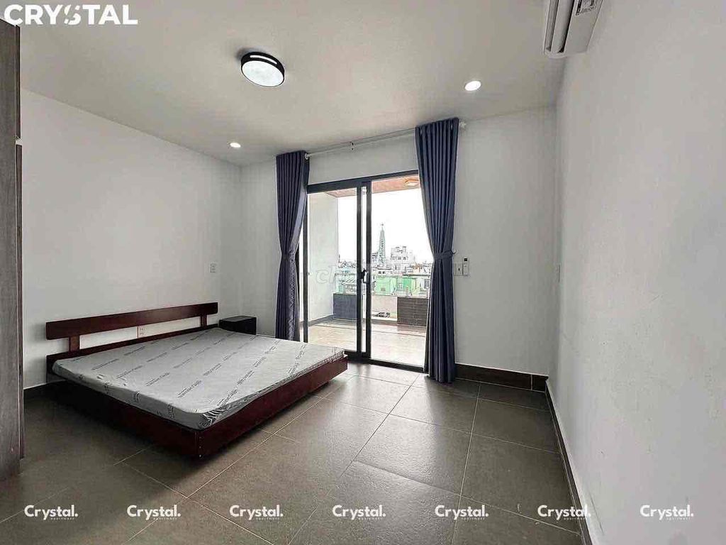 A large balcony bedroom - just Khuông Việt, near the shower.