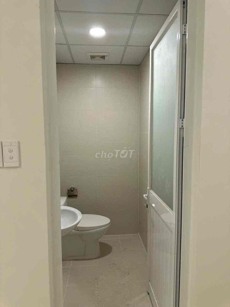 Rent two bedrooms. Two toilets. 62 meters. Seven million. Three bedrooms from 8-10 million.