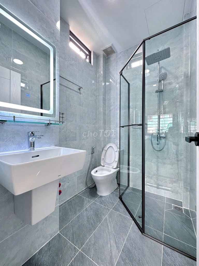 High-class apartment clears Bắc Hải at our new stop. 6 million.