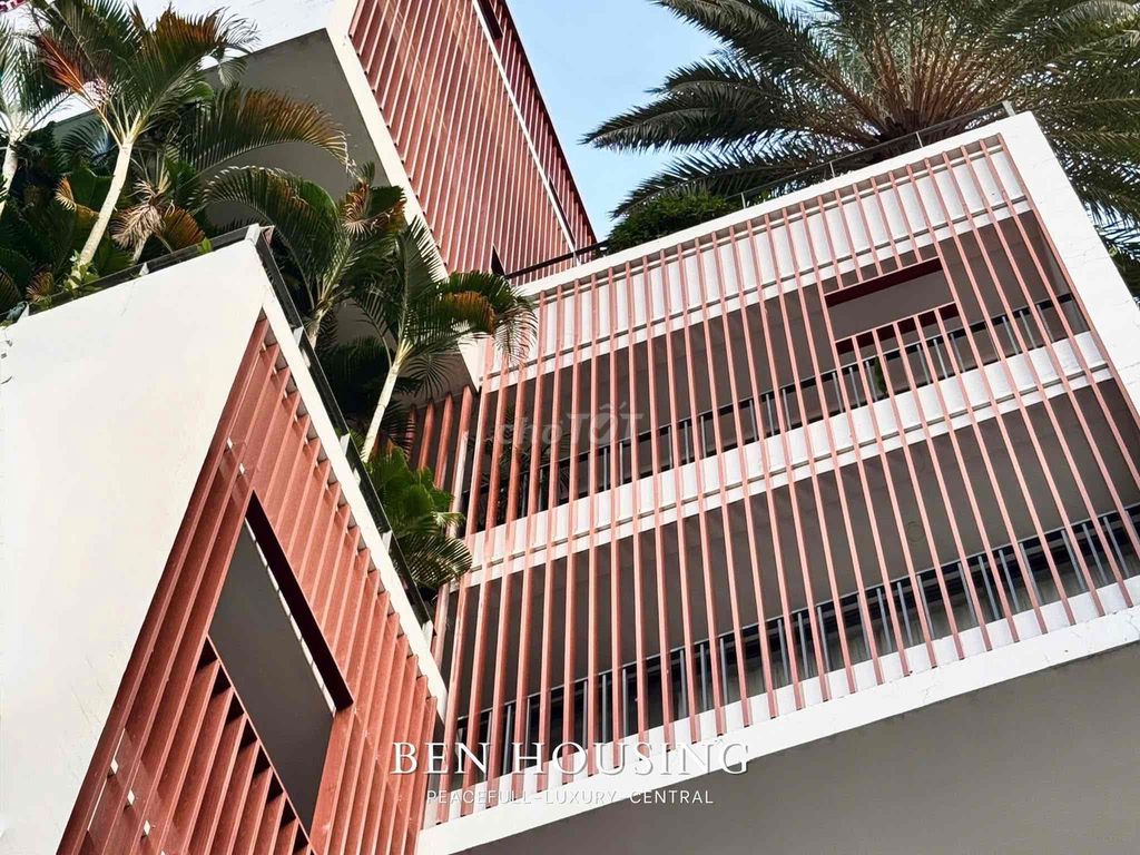 Two bedrooms. One bedroom. - The elevator balcony.