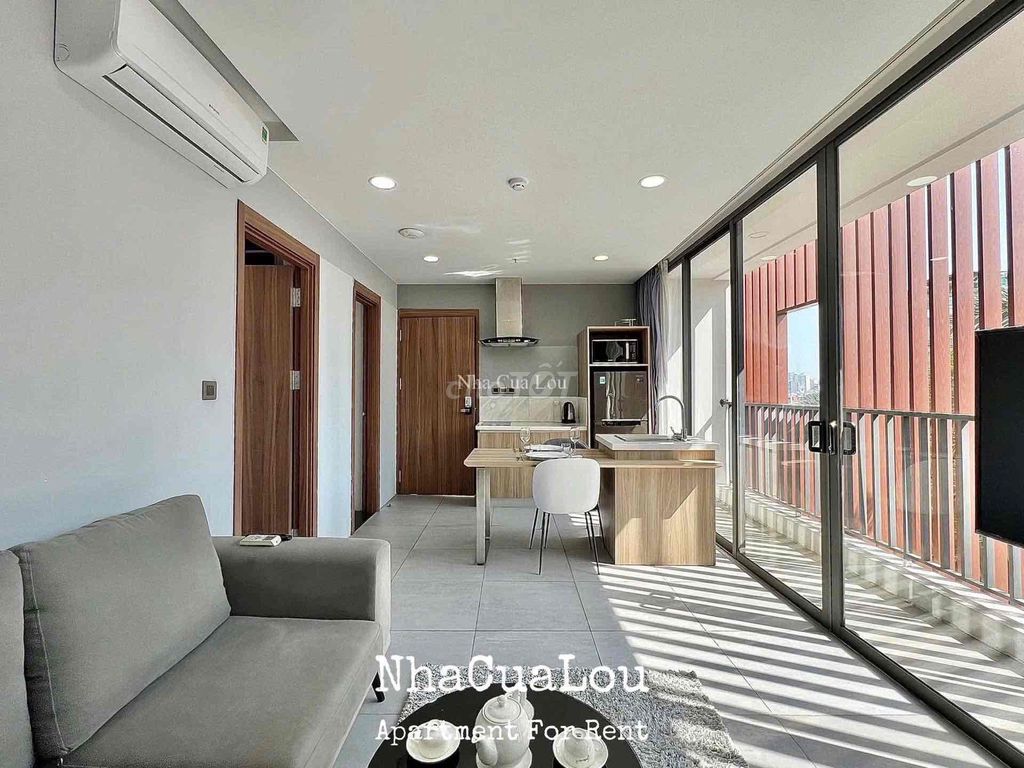 Two bedrooms. One bedroom. - The elevator balcony.