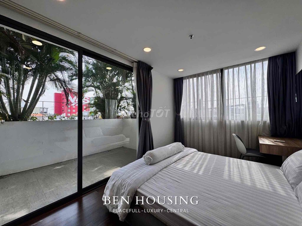 Two bedrooms. One bedroom. - The elevator balcony.