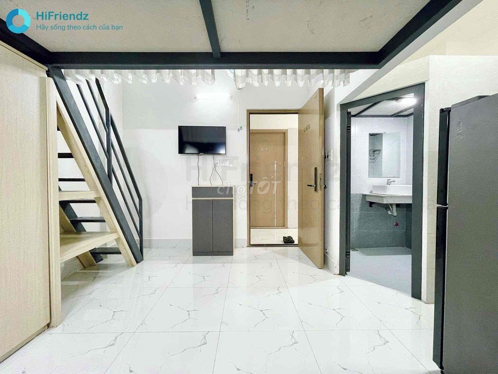 Rent a 40-foot apartment where four people in four cars are at the University of Diaspora.