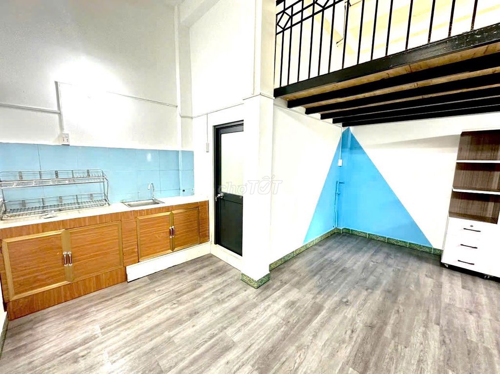 Rent the Duplx, near the Constitutional College, right here in the Sand House.