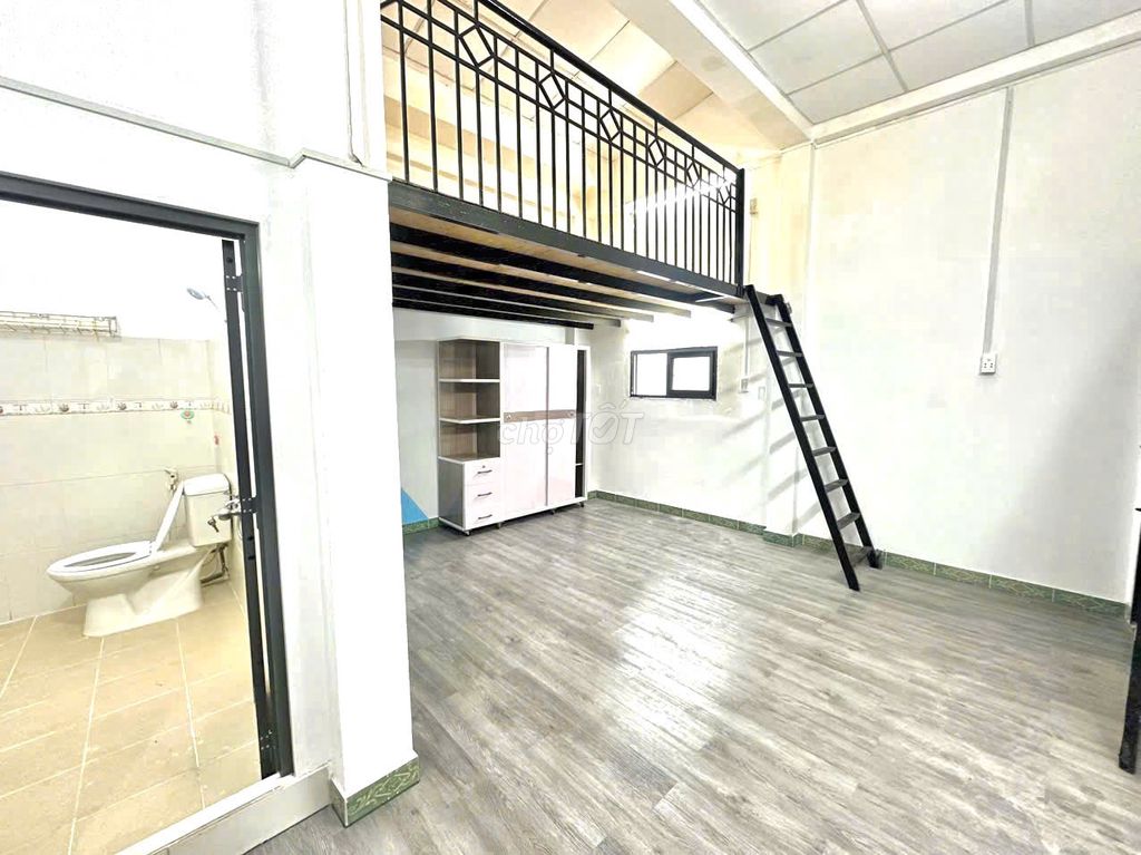 Rent the Duplx, near the Constitutional College, right here in the Sand House.