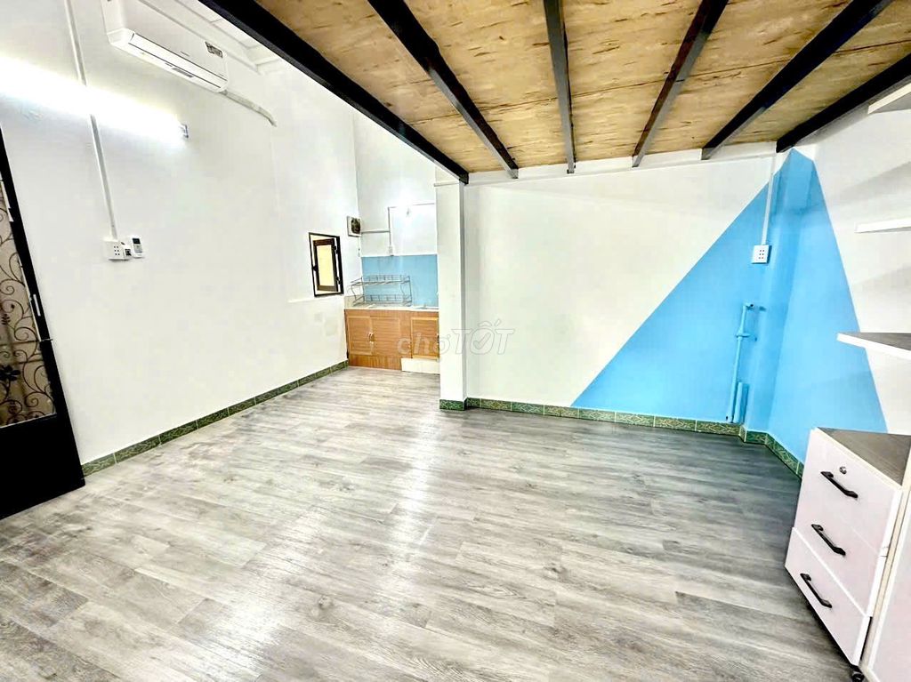 Rent the Duplx, near the Constitutional College, right here in the Sand House.