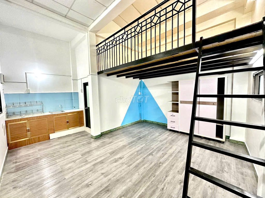 Rent the Duplx, near the Constitutional College, right here in the Sand House.