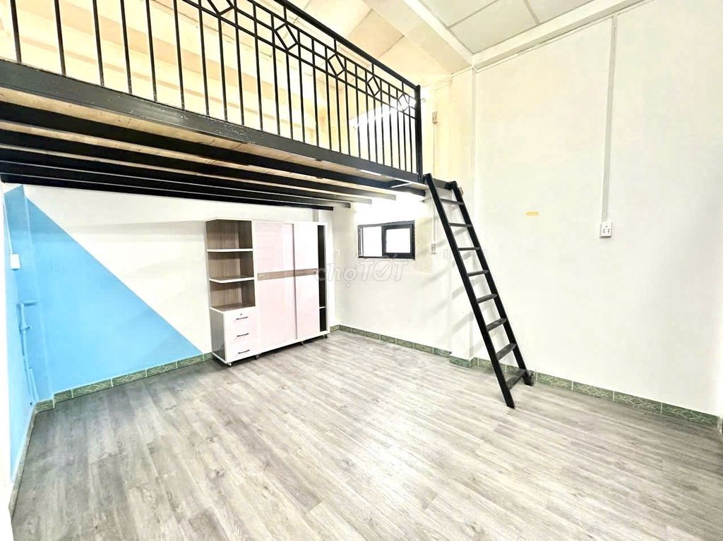 Rent the Duplx, near the Constitutional College, right here in the Sand House.