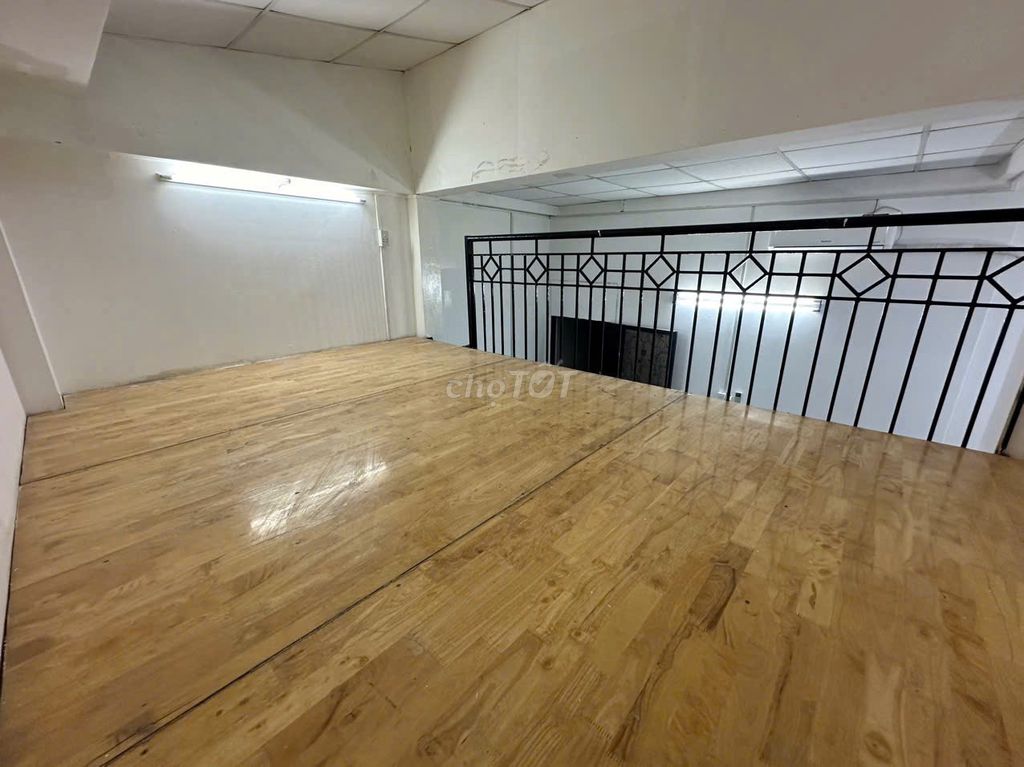 Rent the Duplx, near the Constitutional College, right here in the Sand House.