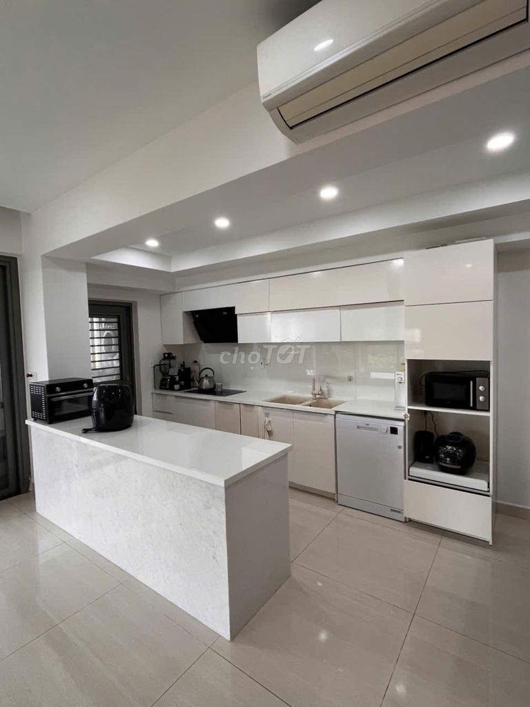 Need to quickly rent the entire Riverpark Premier apartment