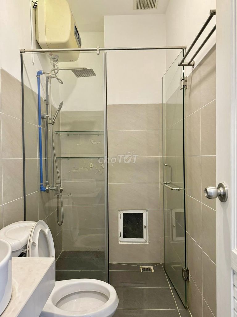 The balcony apartment is 30 M1, right at Tô Hiệu, and you're near the dress, and you're rich.