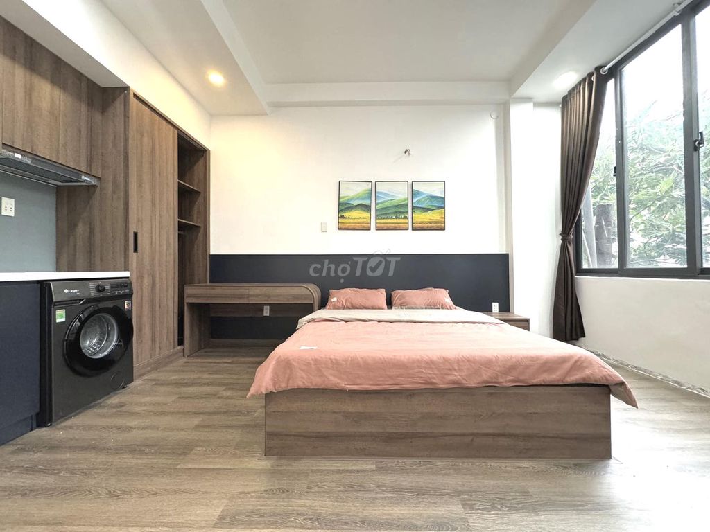 The balcony apartment is 30 M1, right at Tô Hiệu, and you're near the dress, and you're rich.