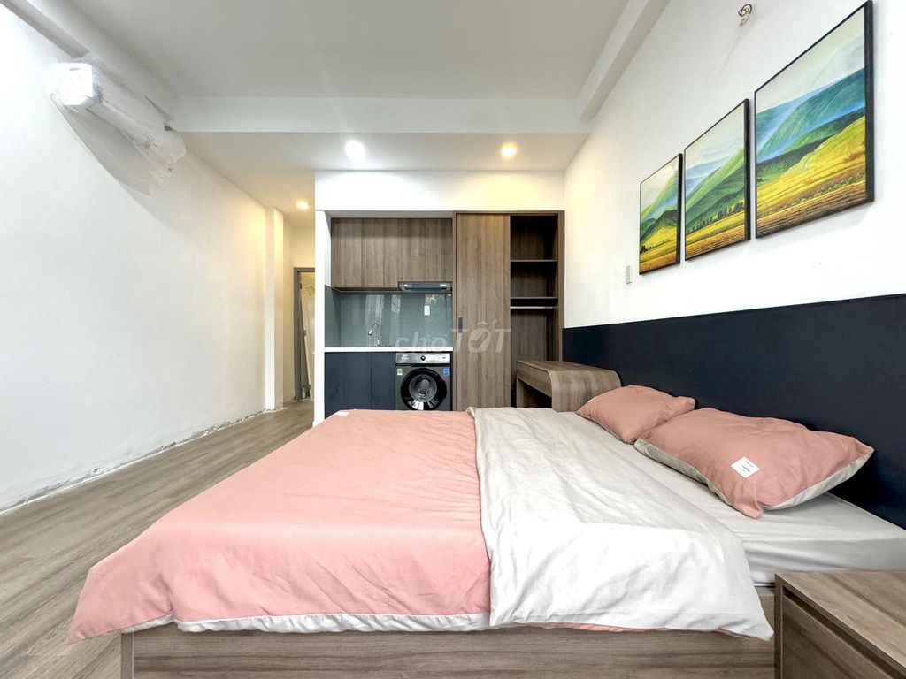The balcony apartment is 30 M1, right at Tô Hiệu, and you're near the dress, and you're rich.