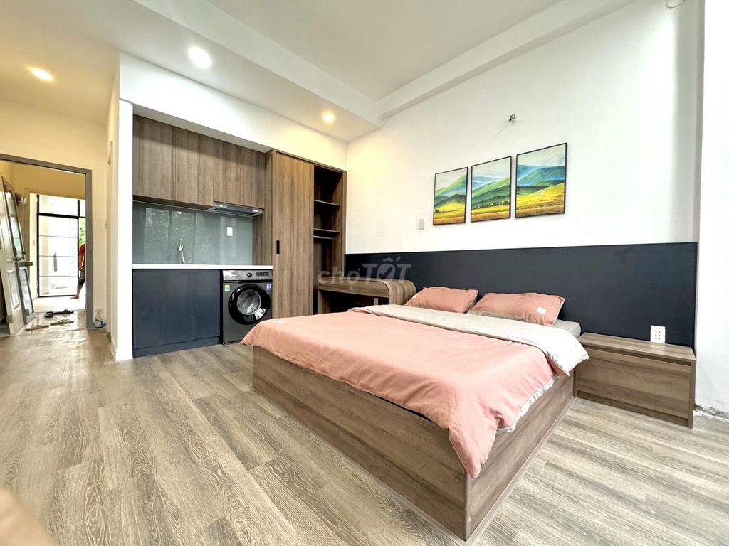 The balcony apartment is 30 M1, right at Tô Hiệu, and you're near the dress, and you're rich.