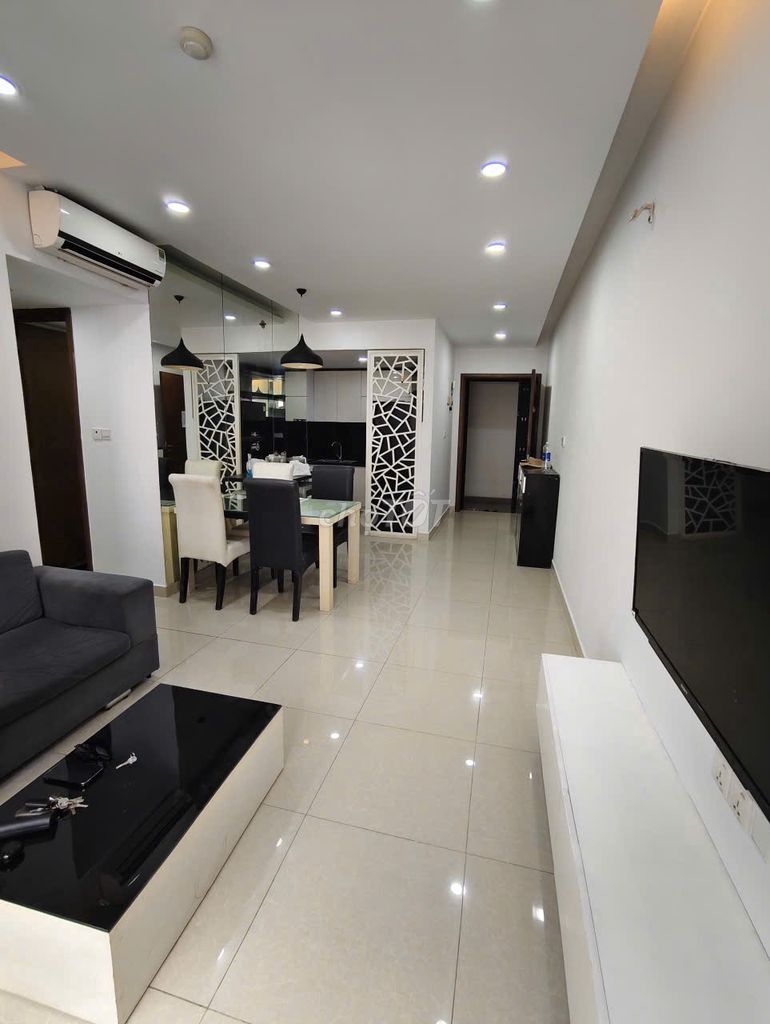 Renting the big Ruby 3 bedroom 2 toilet 1 .98 m2 has enough furniture for 14 million a month