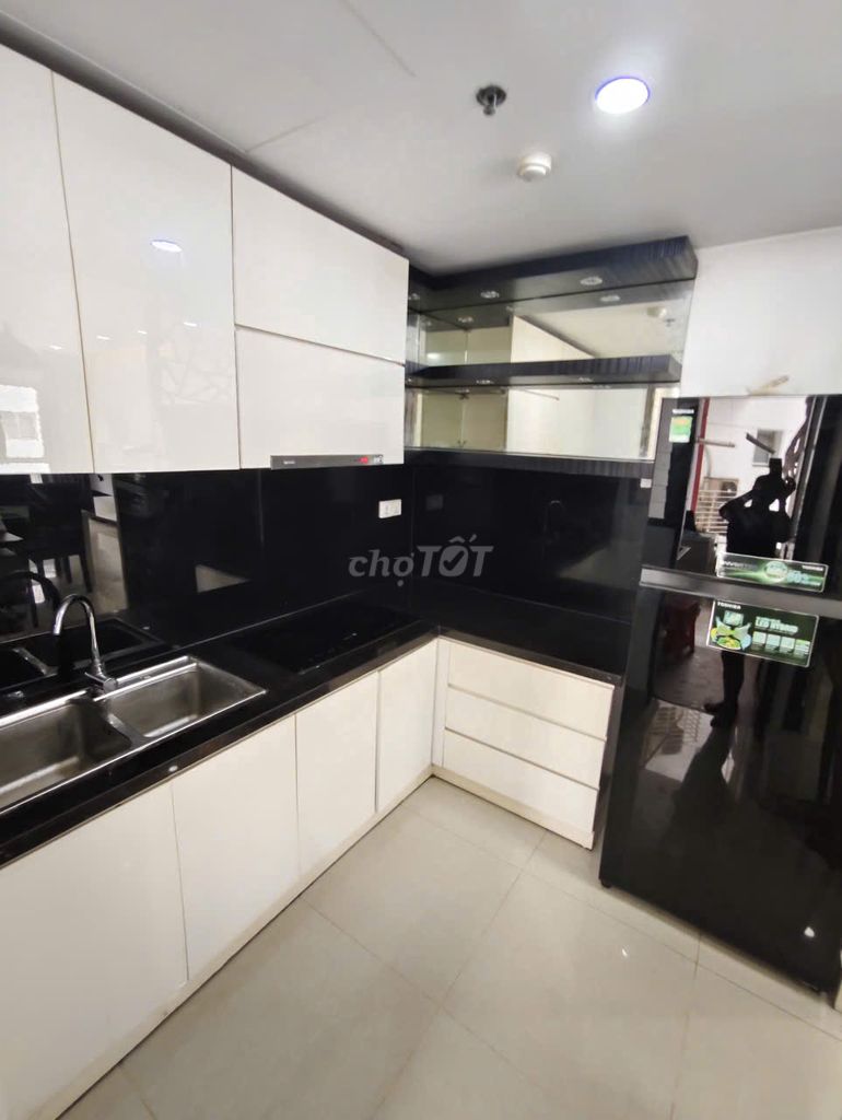 Renting the big Ruby 3 bedroom 2 toilet 1 .98 m2 has enough furniture for 14 million a month