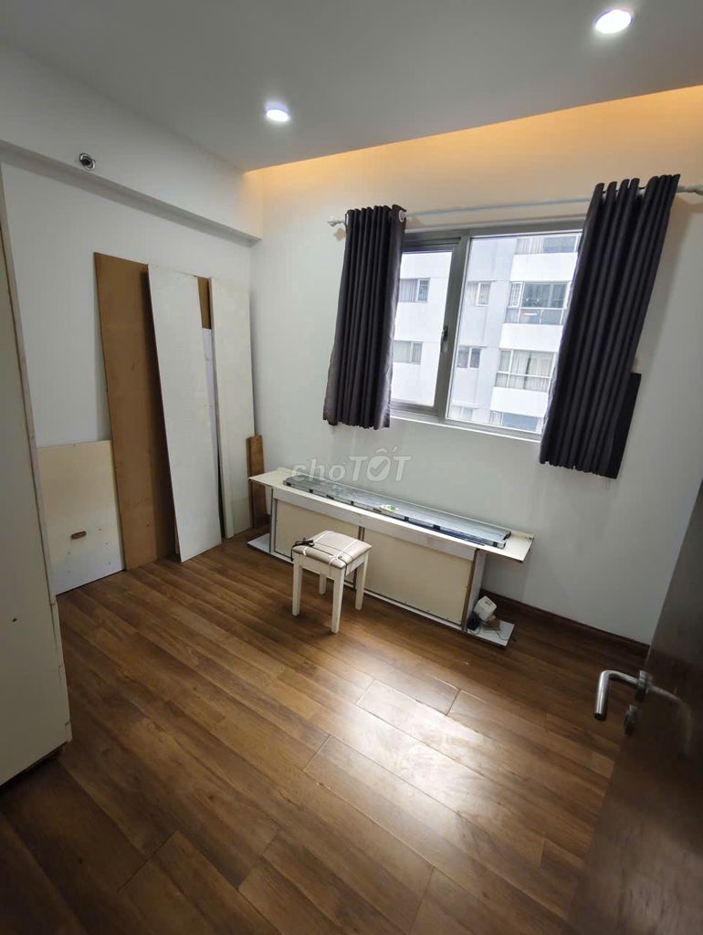 Renting the big Ruby 3 bedroom 2 toilet 1 .98 m2 has enough furniture for 14 million a month