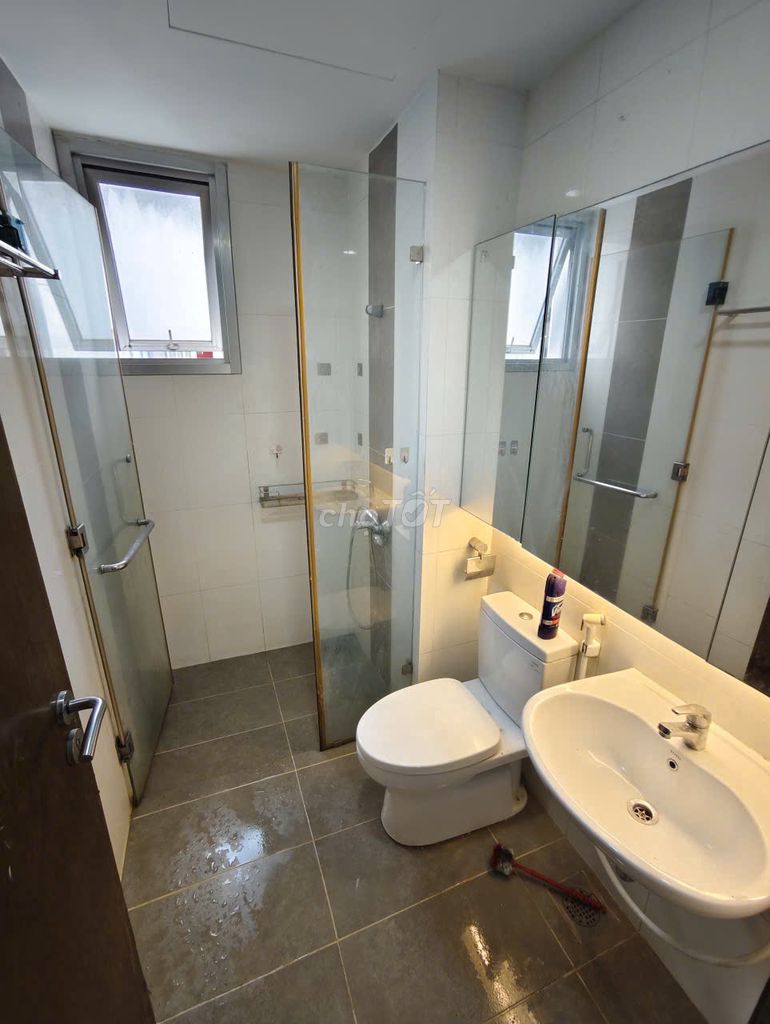 Renting the big Ruby 3 bedroom 2 toilet 1 .98 m2 has enough furniture for 14 million a month