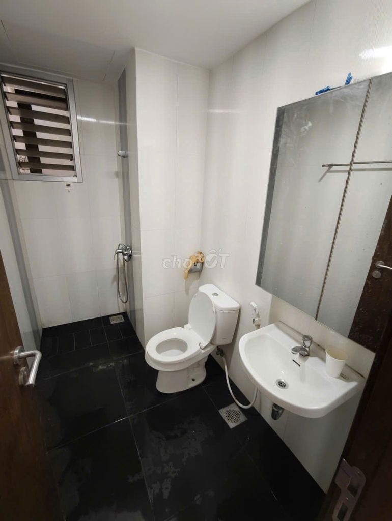 Renting the big Ruby 3 bedroom 2 toilet 1 .98 m2 has enough furniture for 14 million a month