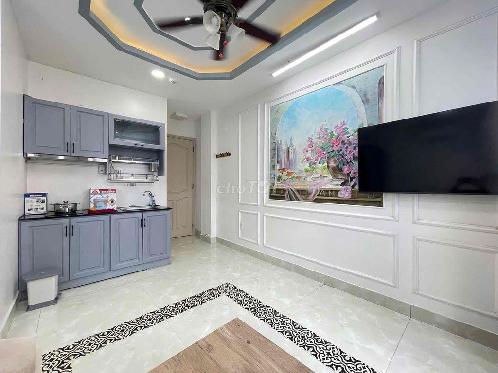 A super-free, super-free window service apartment right here.