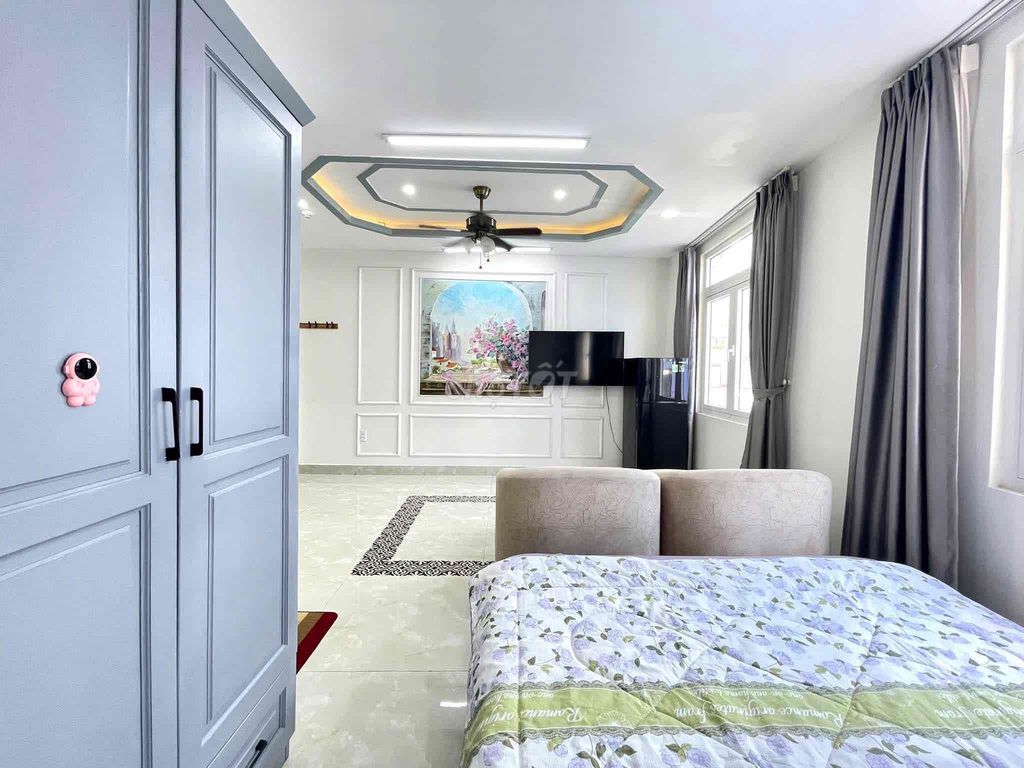 A super-free, super-free window service apartment right here.