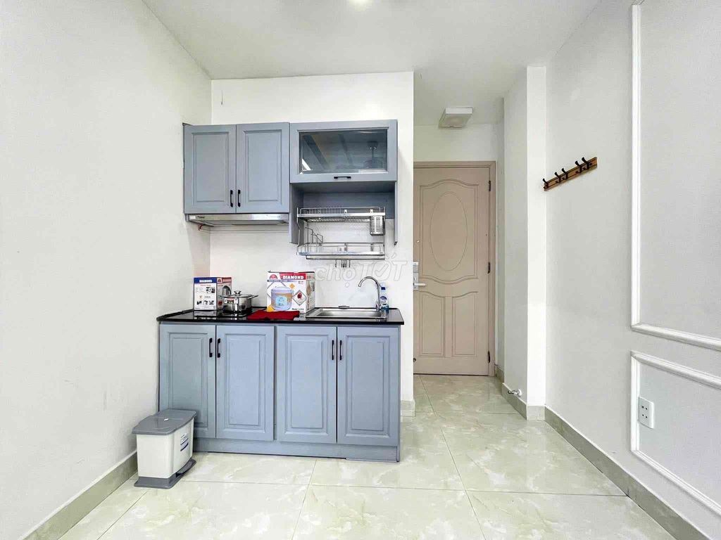 A super-free, super-free window service apartment right here.